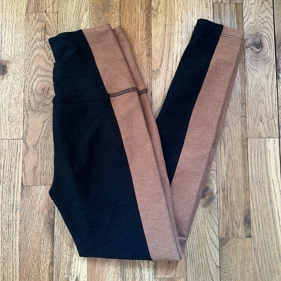 Beyond Yoga Set Spacedye Vitality Colorblock Cropped Tank and Legging Set Small - Picture 3 of 7